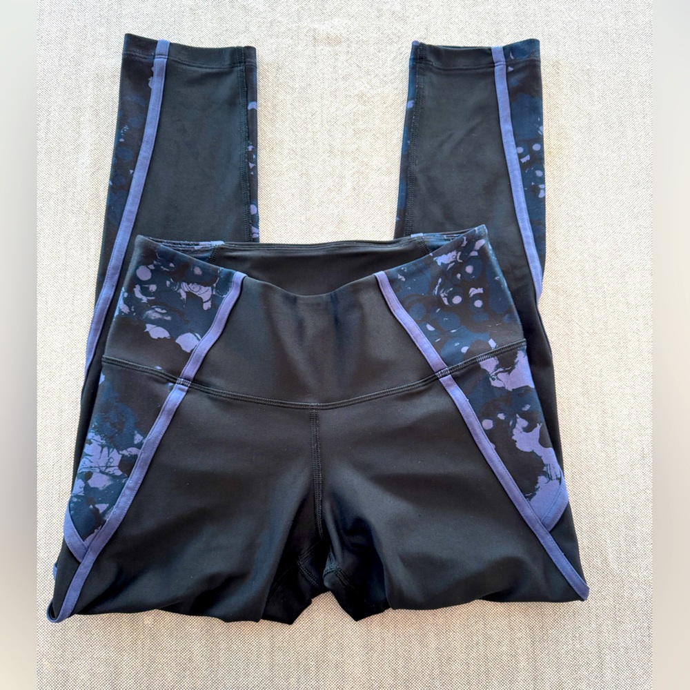 Under Armour performance leggings black purple camo size medium
